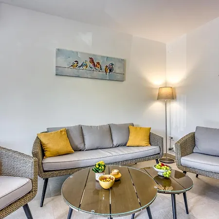 Lejlighed Lipa Korta - Family Apt, 15 Min Walk To Parentino & Pical Beaches Poreč