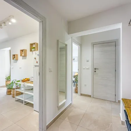 Lejlighed Lipa Korta - Family Apt, 15 Min Walk To Parentino & Pical Beaches Poreč