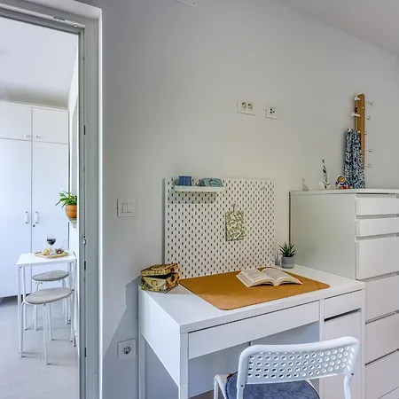 Lipa Korta - Family Apt, 15 Min Walk To Parentino & Pical Beaches Lejlighed