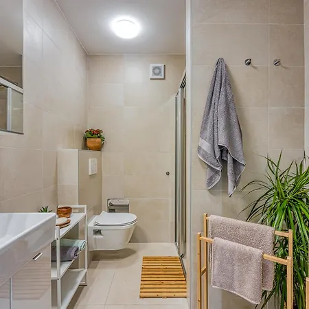 Lipa Korta - Family Apt, 15 Min Walk To Parentino & Pical Beaches Lejlighed Poreč