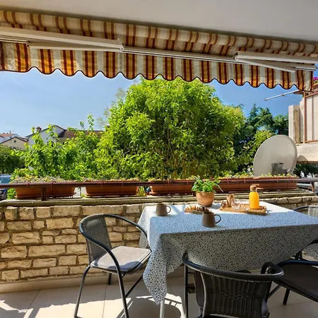 Lejlighed Lipa Korta - Family Apt, 15 Min Walk To Parentino & Pical Beaches *